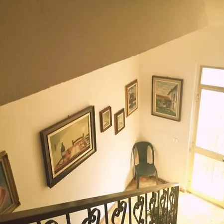 Nella's House בית הארחה *