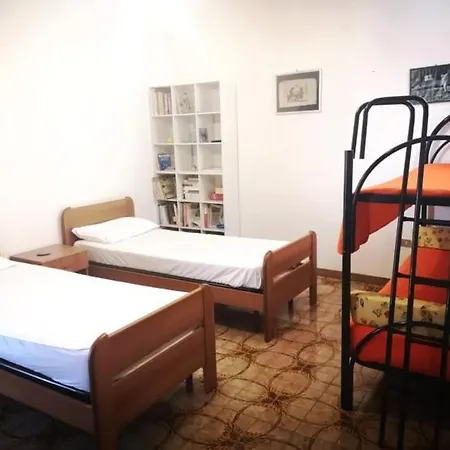 Nella's House בית הארחה *